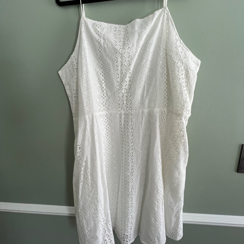 Women’s White lace dress